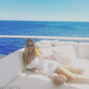 ���g��˾�^�죺�����܇���Ÿ����̲�˹СŮ�����罻ý�w�ϵĮ��L